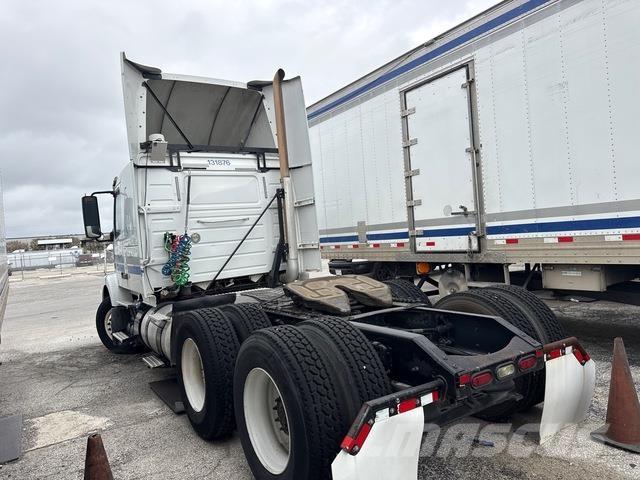 Volvo VNR64T وحدات الجر