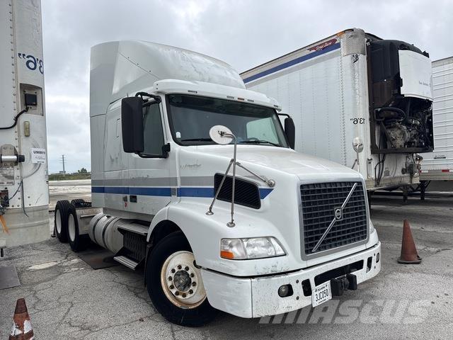 Volvo VNR64T وحدات الجر