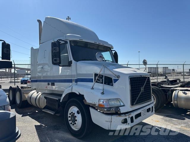 Volvo VNR64T وحدات الجر