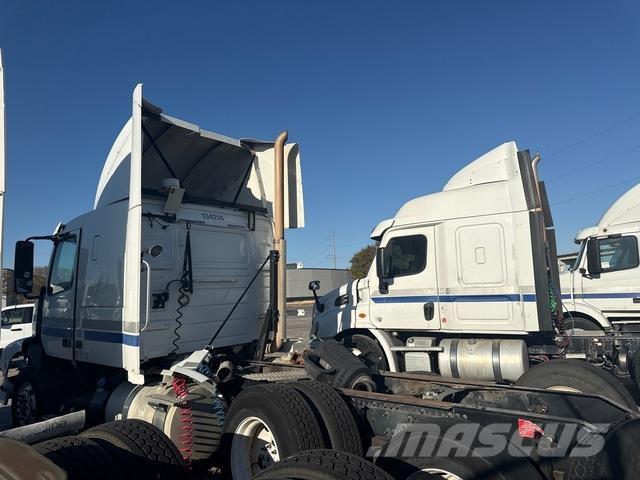 Volvo VNR64T وحدات الجر