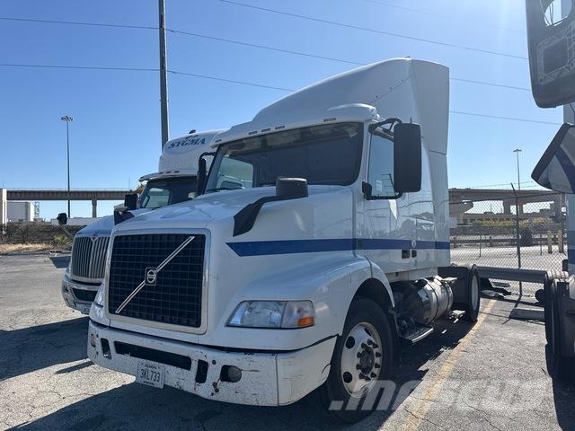 Volvo VNR64T وحدات الجر