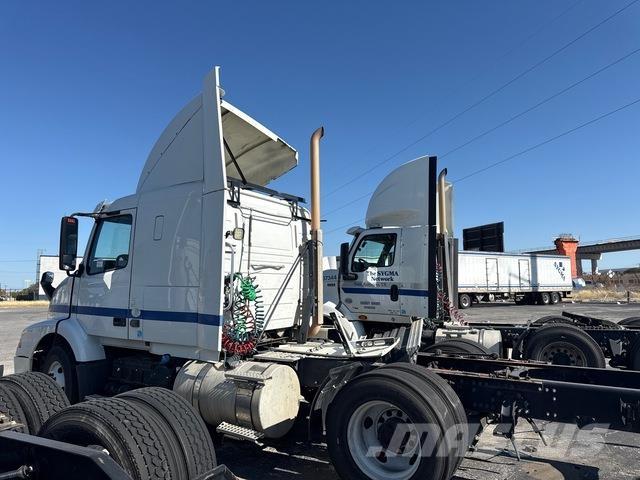 Volvo VNR64T وحدات الجر