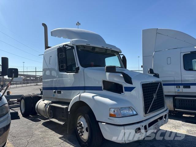 Volvo VNR64T وحدات الجر