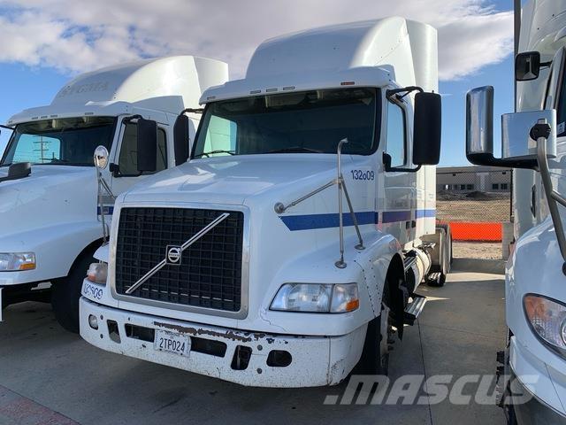 Volvo VNR64T وحدات الجر