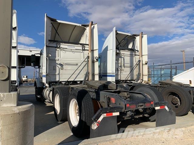 Volvo VNR64T وحدات الجر