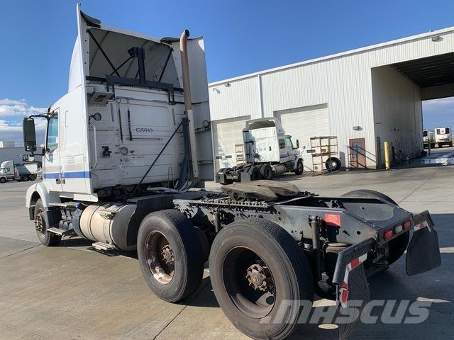 Volvo VNR64T وحدات الجر