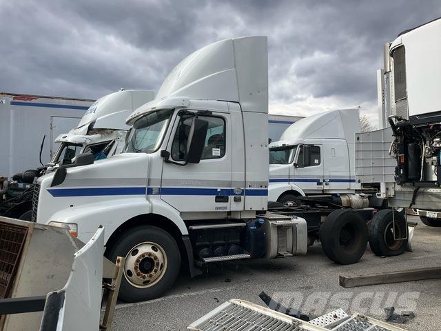 Volvo VNR64T وحدات الجر