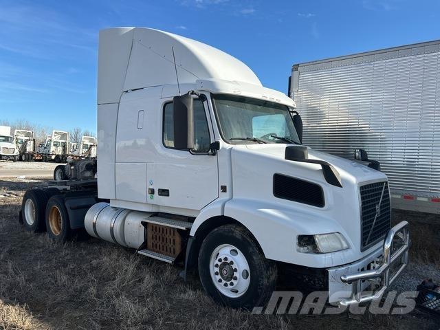 Volvo VNR64T وحدات الجر