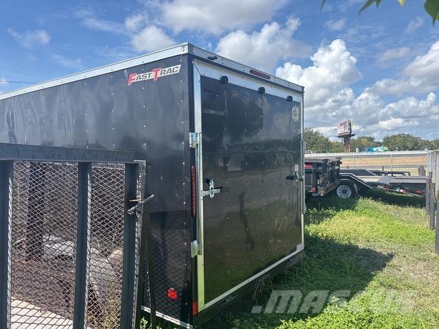 Wells Cargo  مقطورات ذات هيكل صندوقي