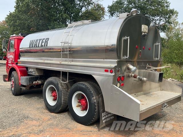 White  صهاريج مياه