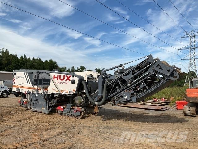 Wirtgen W220i ماكينات الكشط البارد للأسفلت