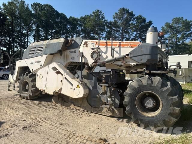 Wirtgen WR240i ضاغطات التربة
