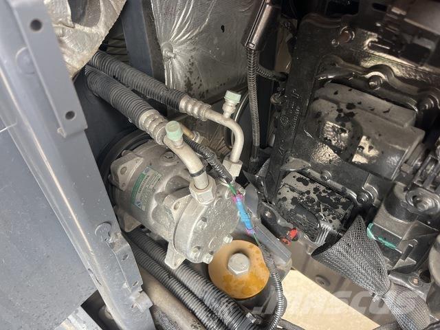 XCMG XC938U لوادر بعجل