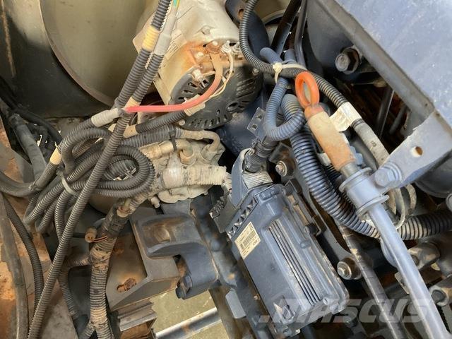 XCMG XCT130 رافعات مجنزرة