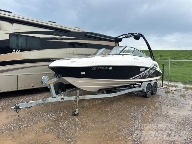  Yahama SX 230 زوارق العمل / مراكب شحن