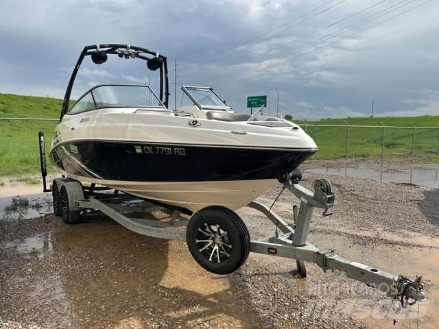  Yahama SX 230 زوارق العمل / مراكب شحن
