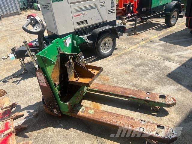 Yale MPB045VG شاحنة يدوية بمنصة نقالة