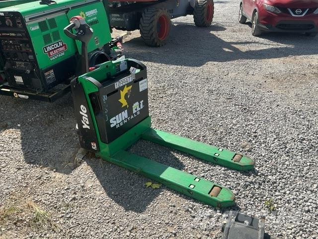 Yale MPB045VG شاحنة يدوية بمنصة نقالة