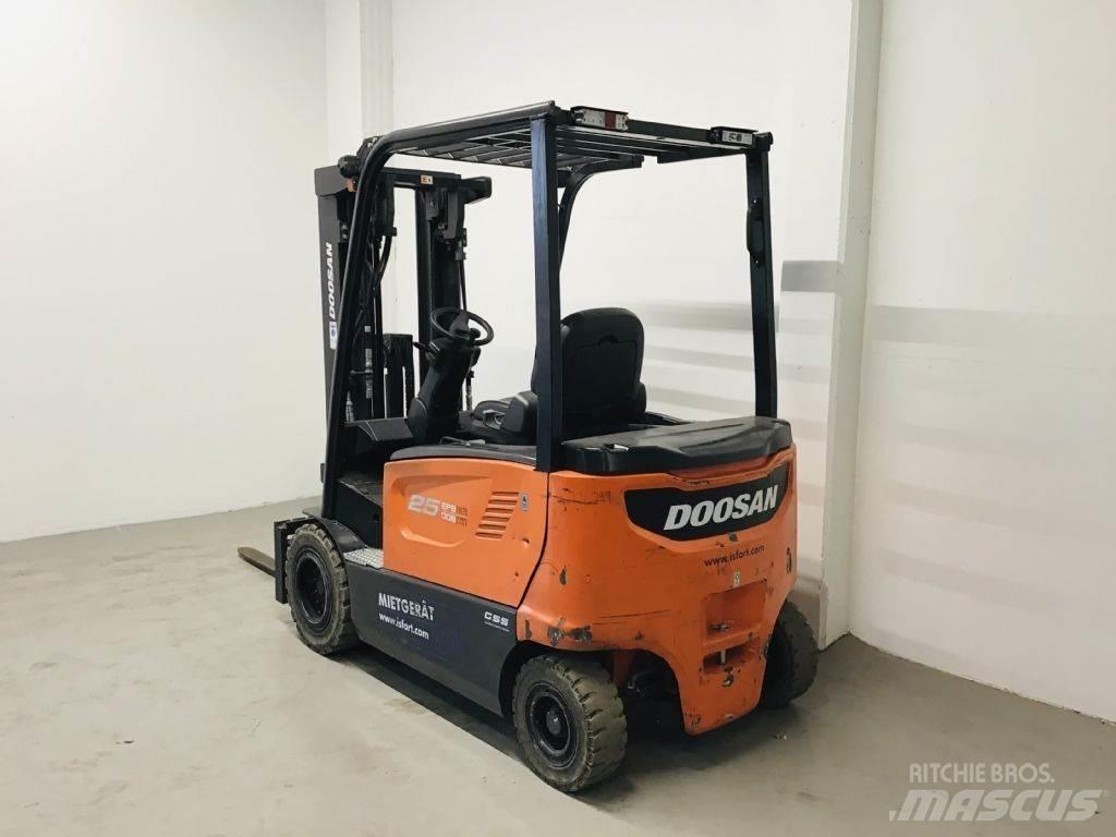 Doosan B25X-7 شاحنات ذات رافعات شوكية تعمل بالكهرباء