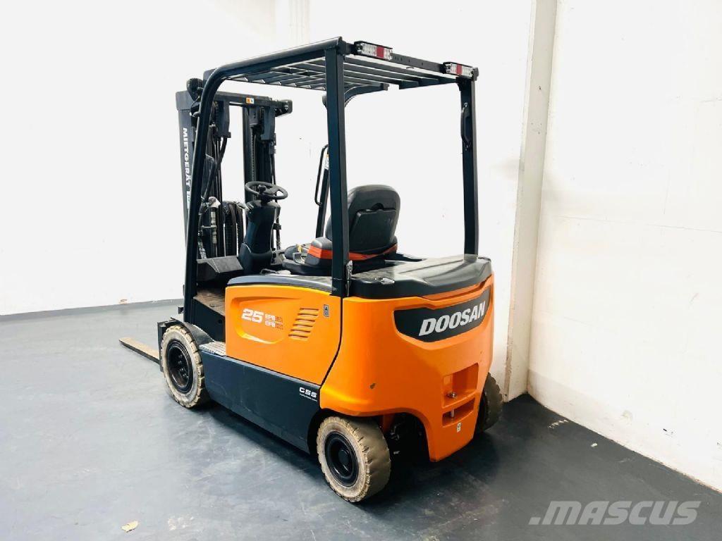 Doosan B25X-7 Plus شاحنات ذات رافعات شوكية تعمل بالكهرباء