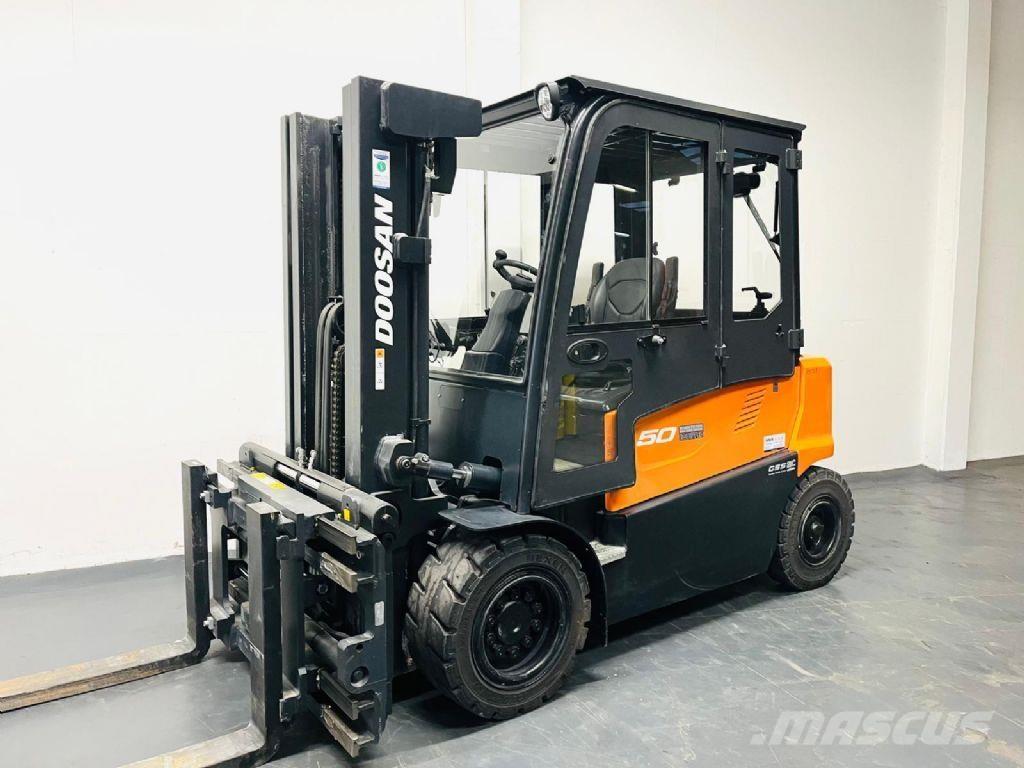 Doosan B50X-7 شاحنات ذات رافعات شوكية تعمل بالكهرباء