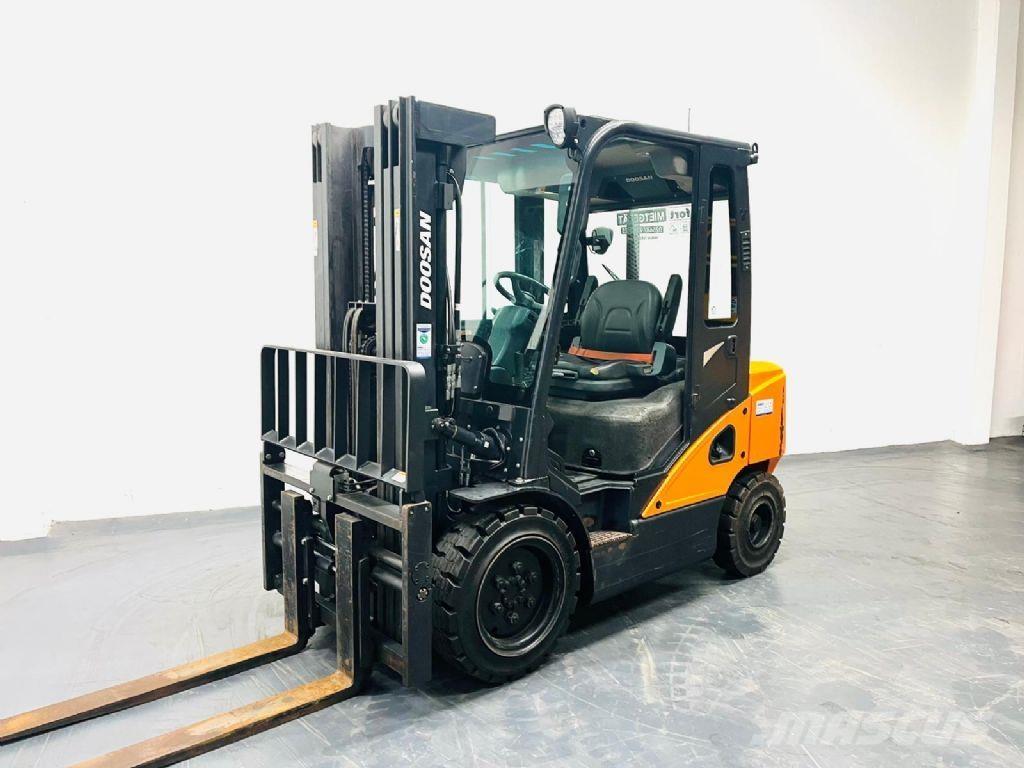 Doosan D30S-7 شاحنات الديزل