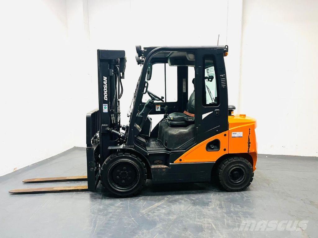 Doosan D30S-7 شاحنات الديزل