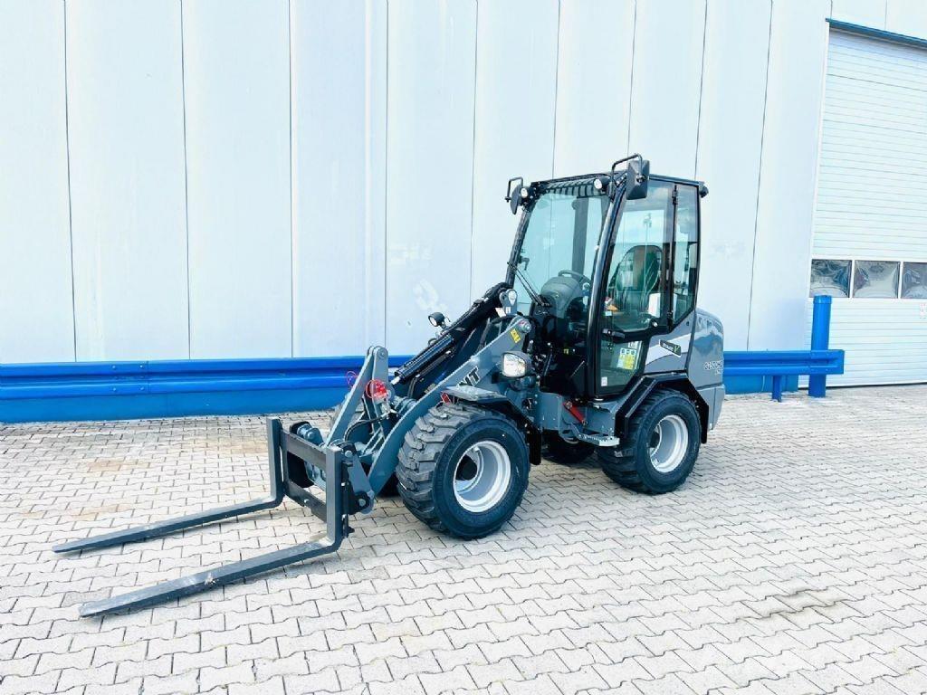 GiANT G2500 X-TRA HD لوادر بعجل