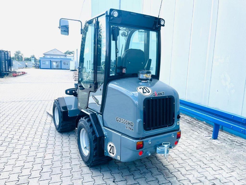 GiANT G2500 X-TRA HD لوادر بعجل