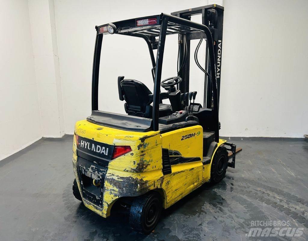 Hyundai 25BH-9 شاحنات ذات رافعات شوكية تعمل بالكهرباء