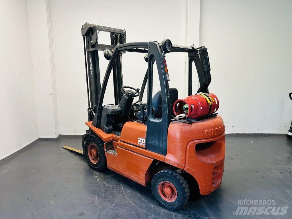 Nissan UD02A20PQ شاحنات LPG