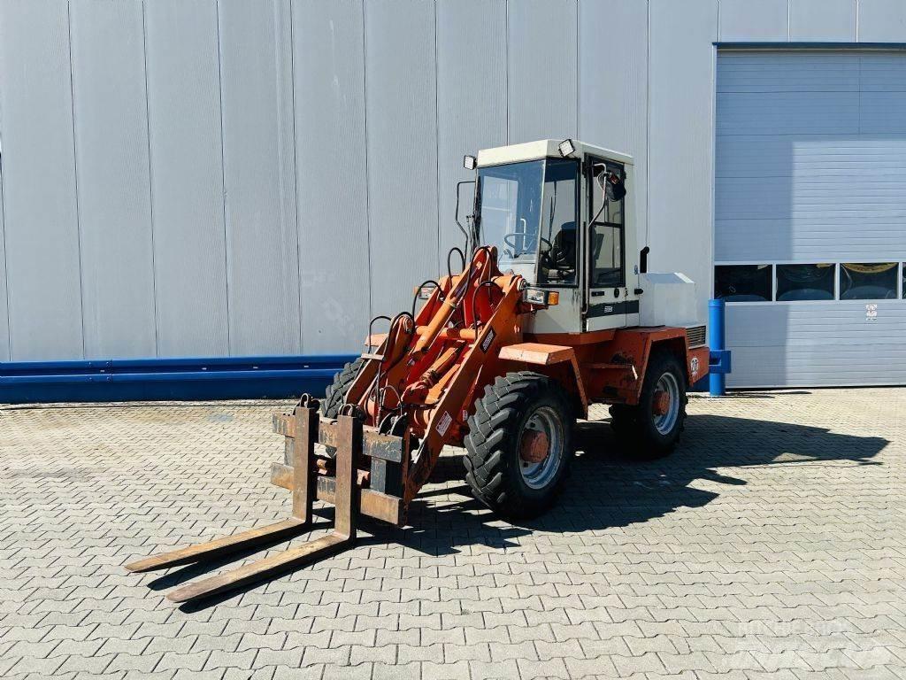 Schaeff KL835 لوادر انزلاقية التوجيه