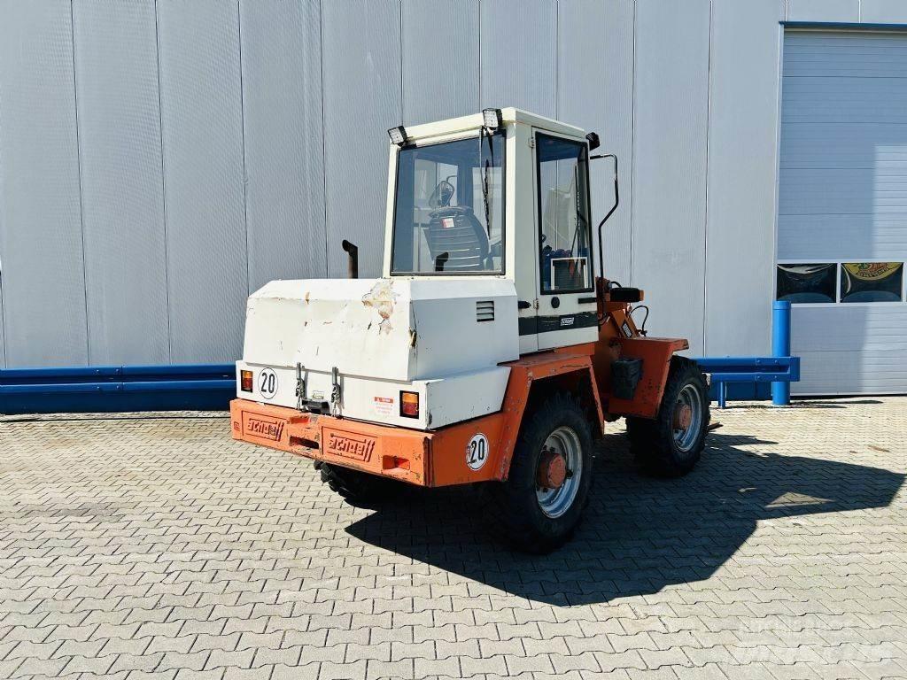 Schaeff KL835 لوادر انزلاقية التوجيه