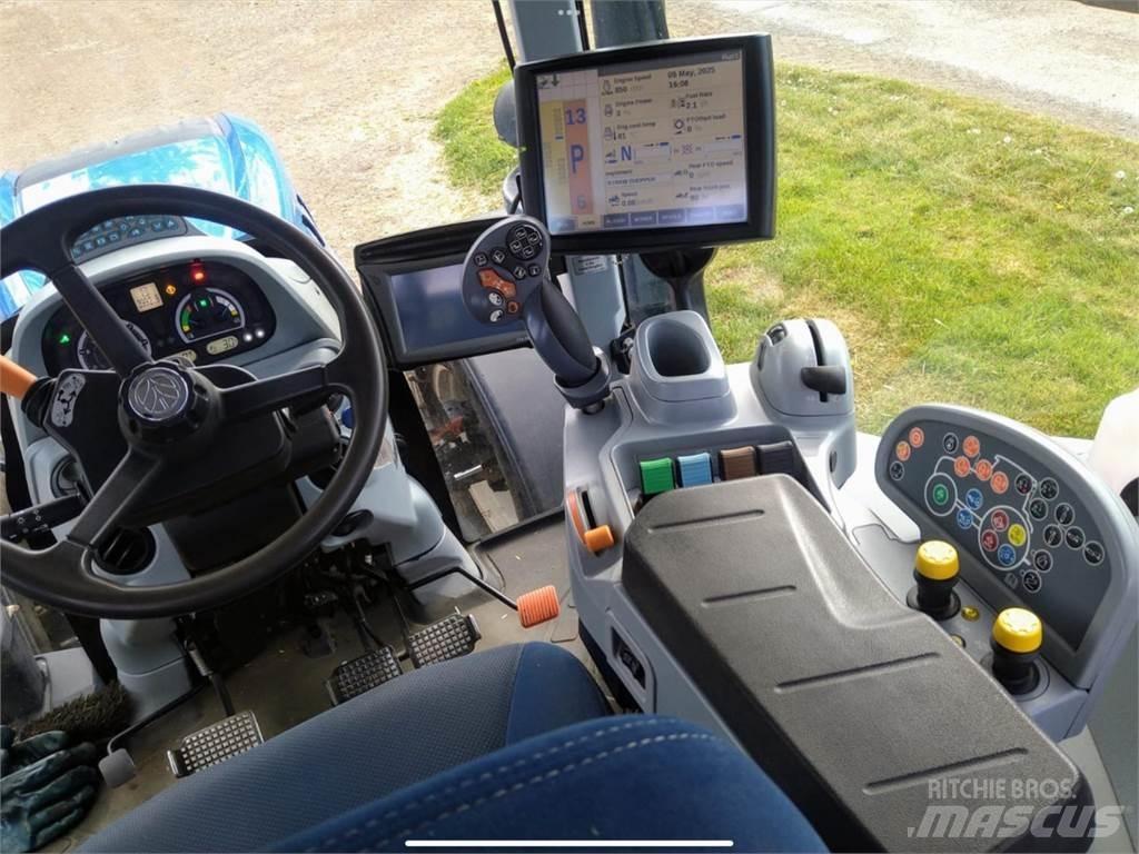 New Holland T7.210 الجرارات