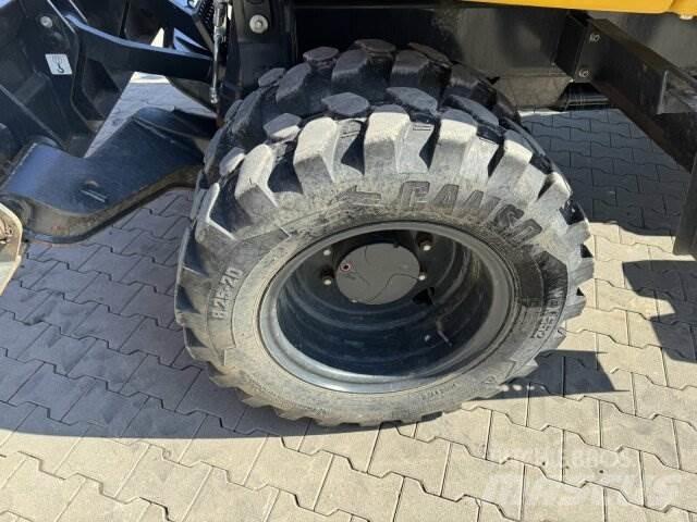 Komatsu PW98 MR10 حفارات بعجل