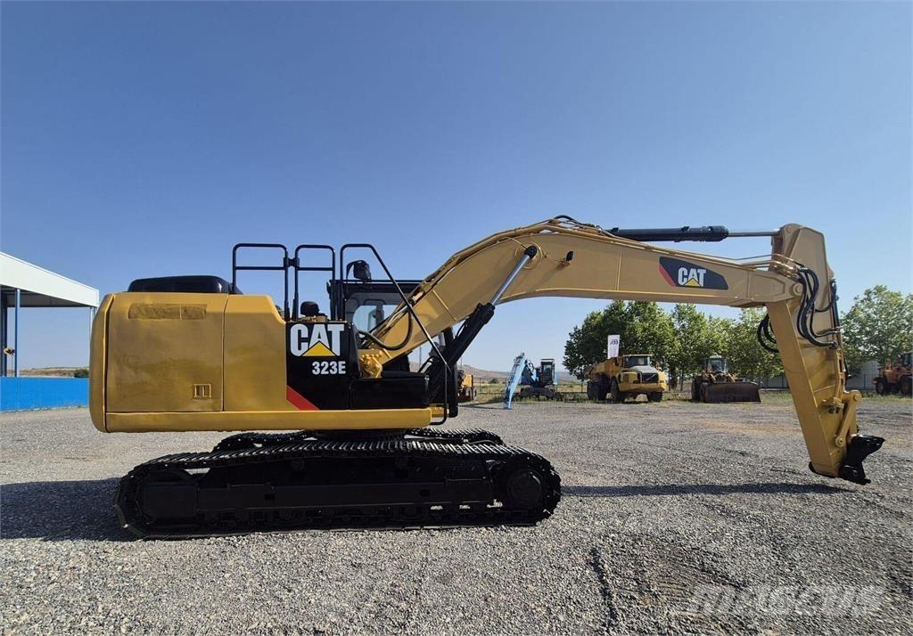 CAT 323ELN حفارات زحافة