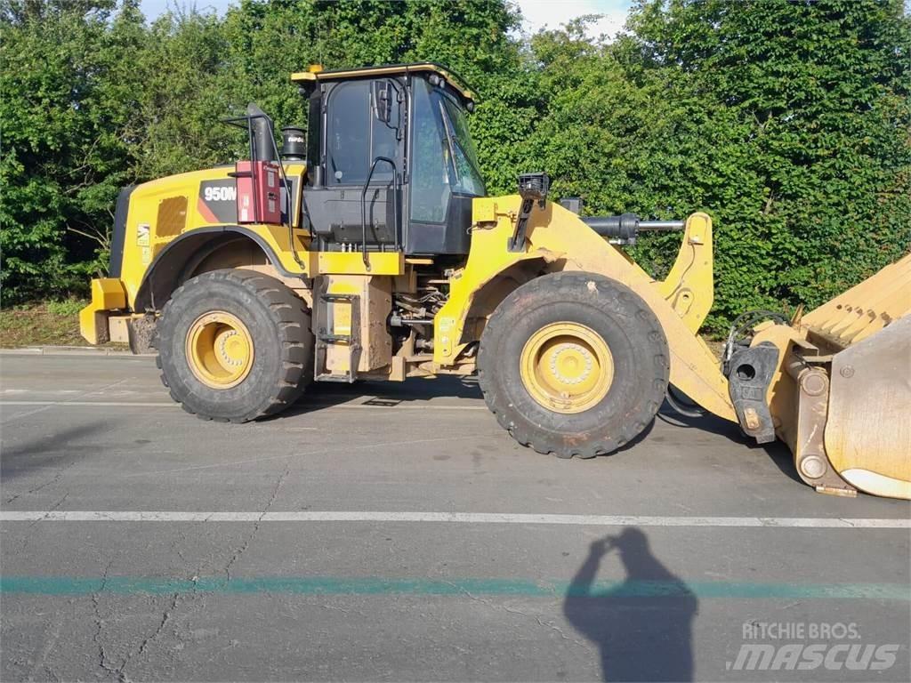 CAT 950M لوادر بعجل