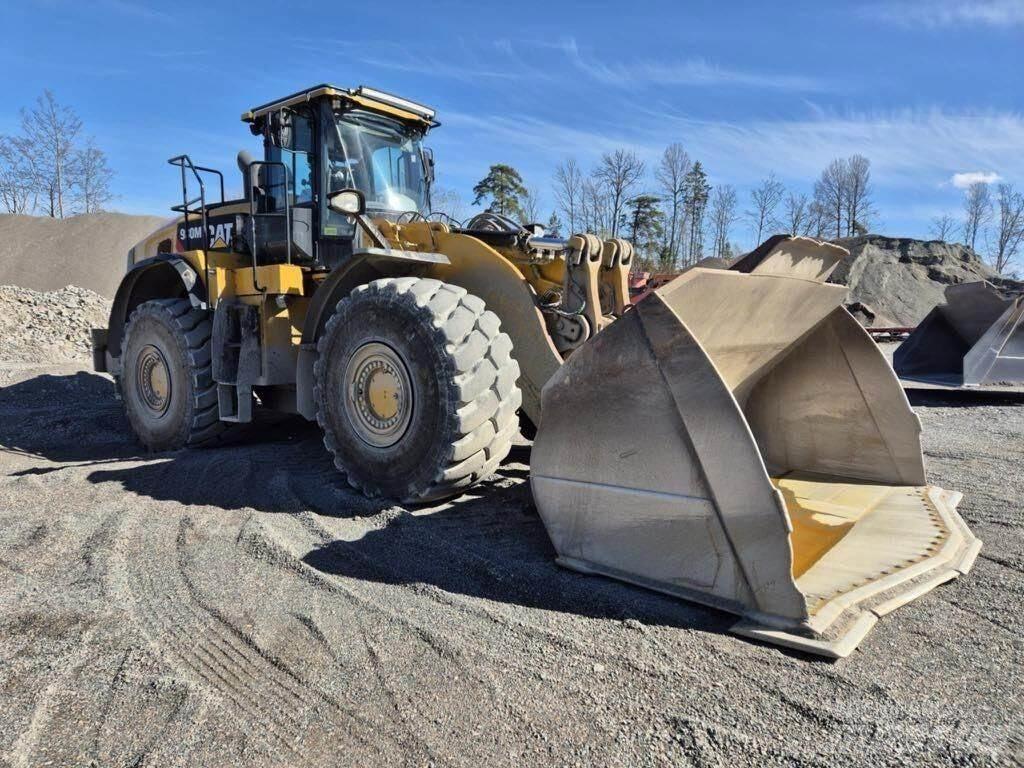 CAT 980M لوادر بعجل