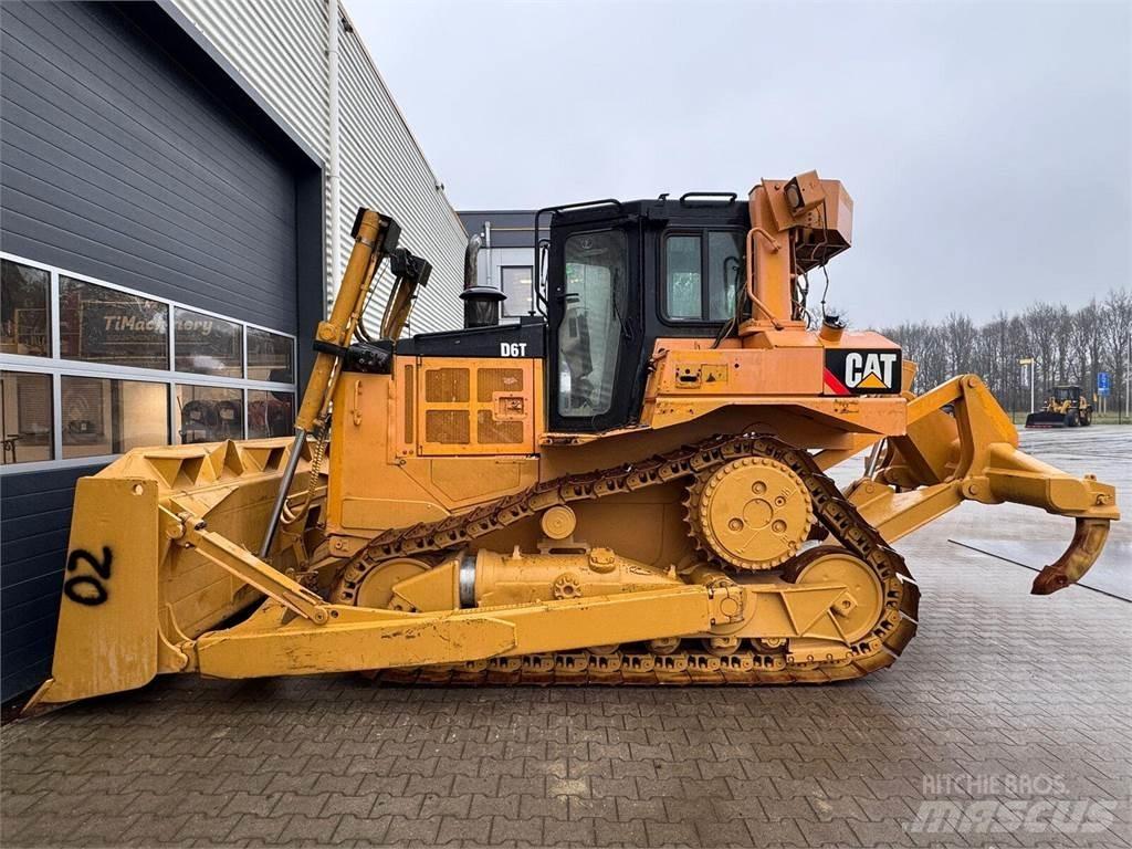 CAT D6T بلدوزرات مجنزرة