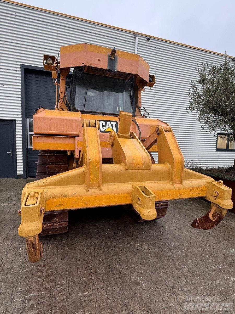 CAT D6T بلدوزرات مجنزرة