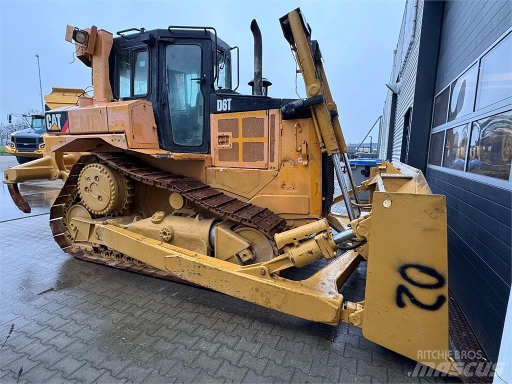 CAT D6T بلدوزرات مجنزرة