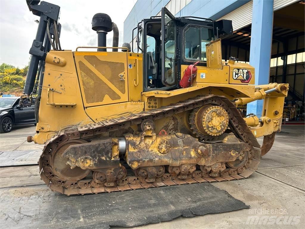 CAT D8T بلدوزرات مجنزرة