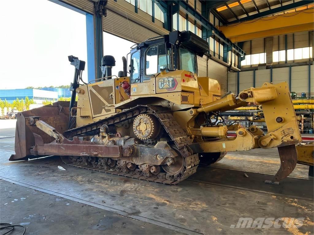 CAT D8T بلدوزرات مجنزرة