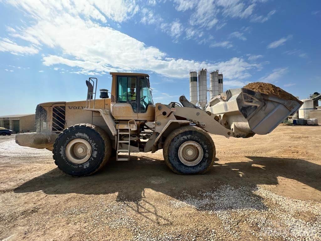 Volvo L180F لوادر بعجل