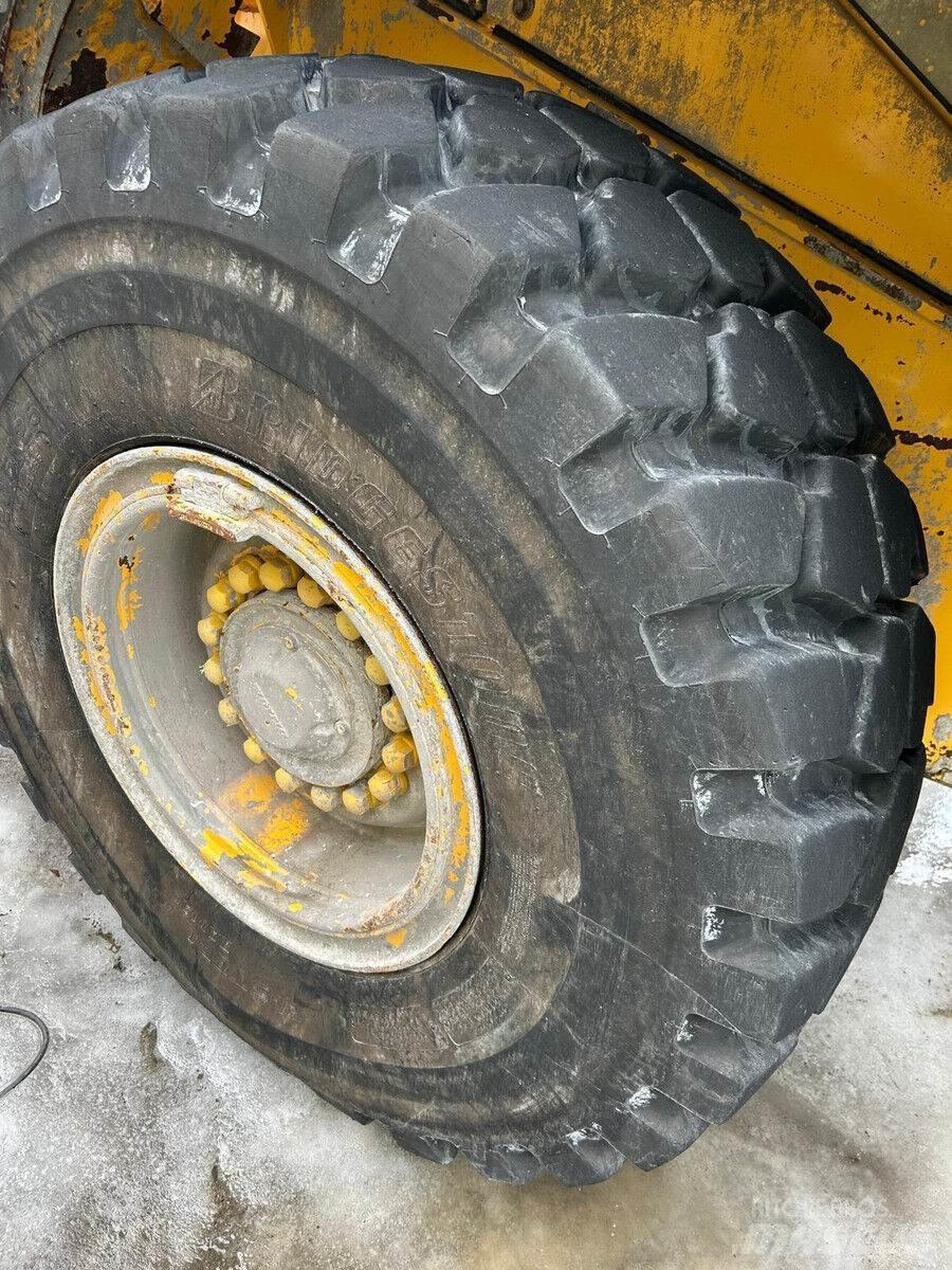 Volvo L90E حفارات زحافة