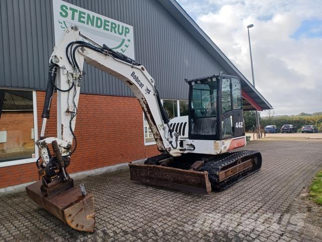Bobcat 442 لوادر صغيرة