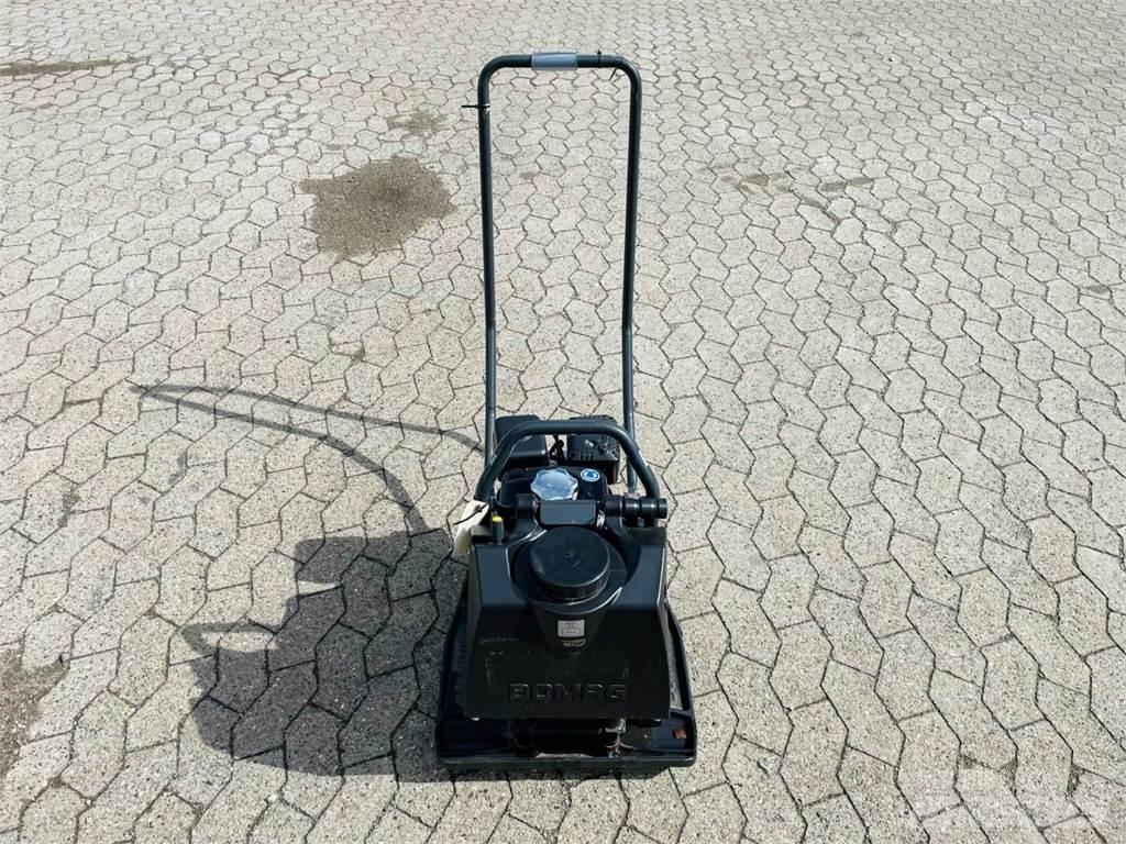 Bomag BP 12/50A W دكاكات أفقية