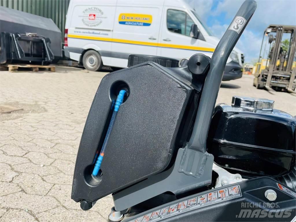 Bomag BP 12/50A W دكاكات أفقية
