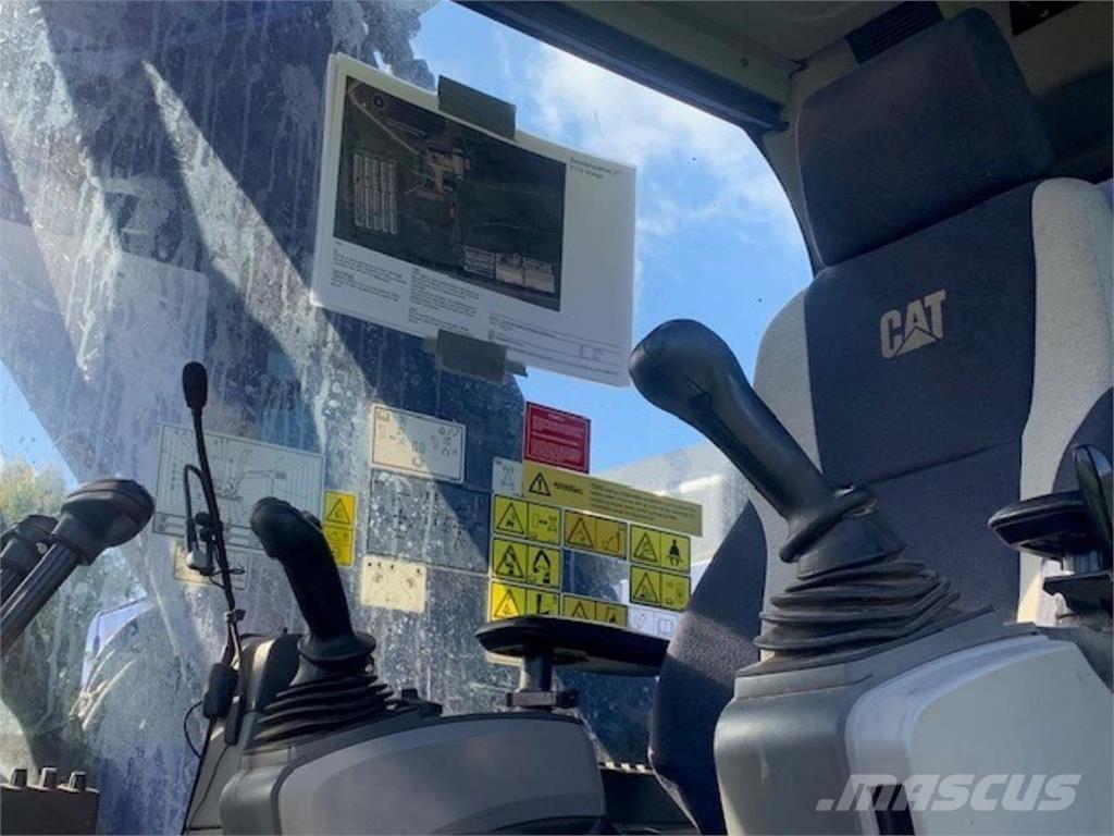 CAT 325F حفارات زحافة