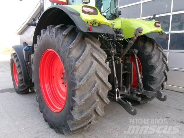 CLAAS AXION 800 الجرارات